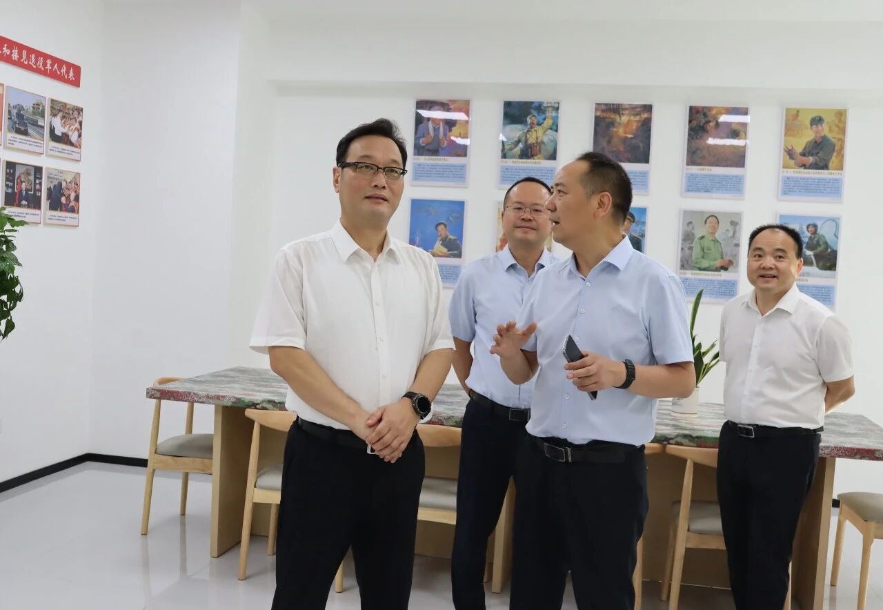 张华.jpg
